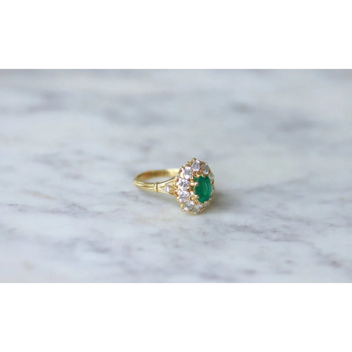 Bague marguerite vintage émeraude et diamants - Image 2