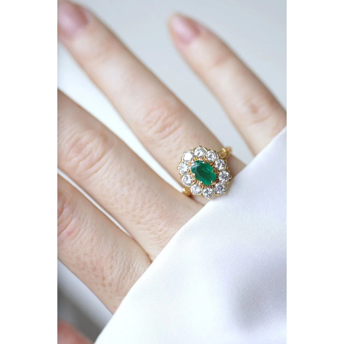 Bague marguerite vintage émeraude et diamants - Image 3