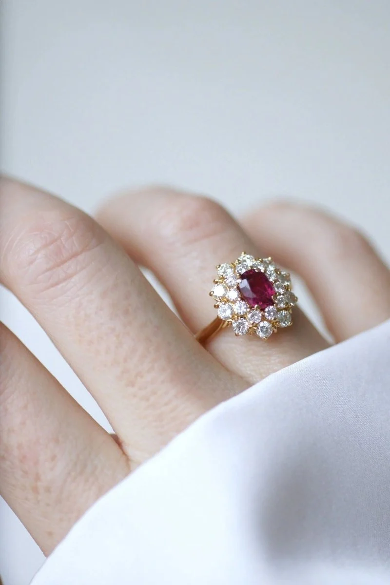 Bague marguerite rubis entourage diamants - Image 2