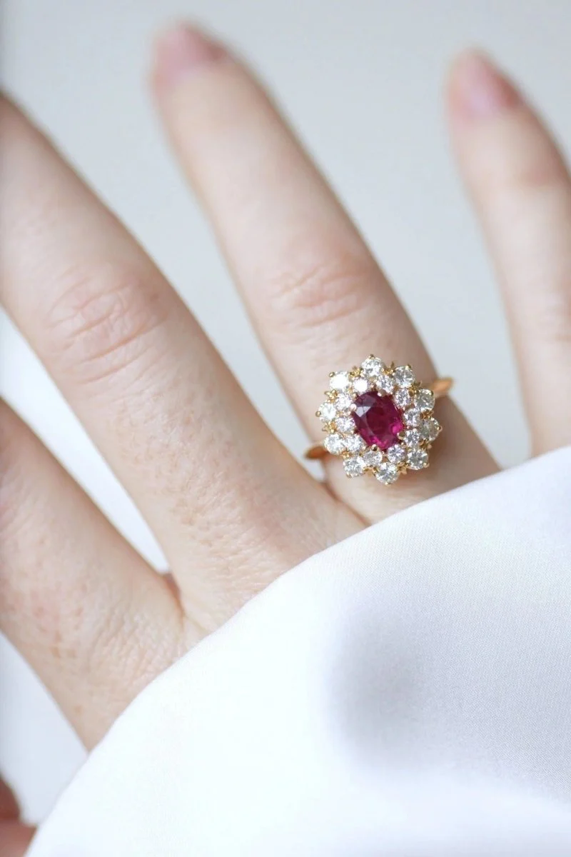Bague marguerite rubis entourage diamants - Image 6