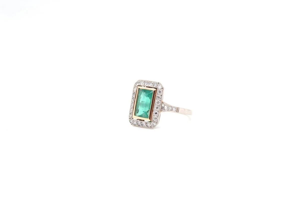 Bague Entourage de forme rectangle sertie d'une émeraude - Image 2