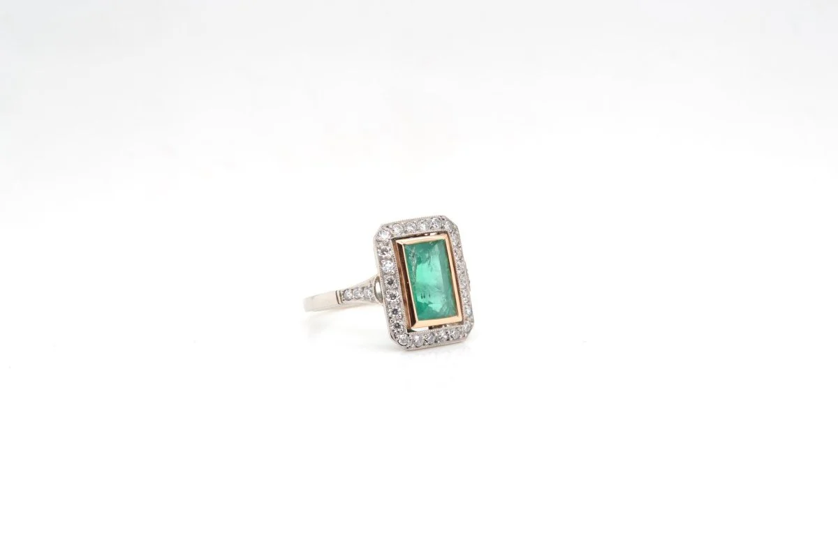 Bague Entourage de forme rectangle sertie d'une émeraude - Image 3