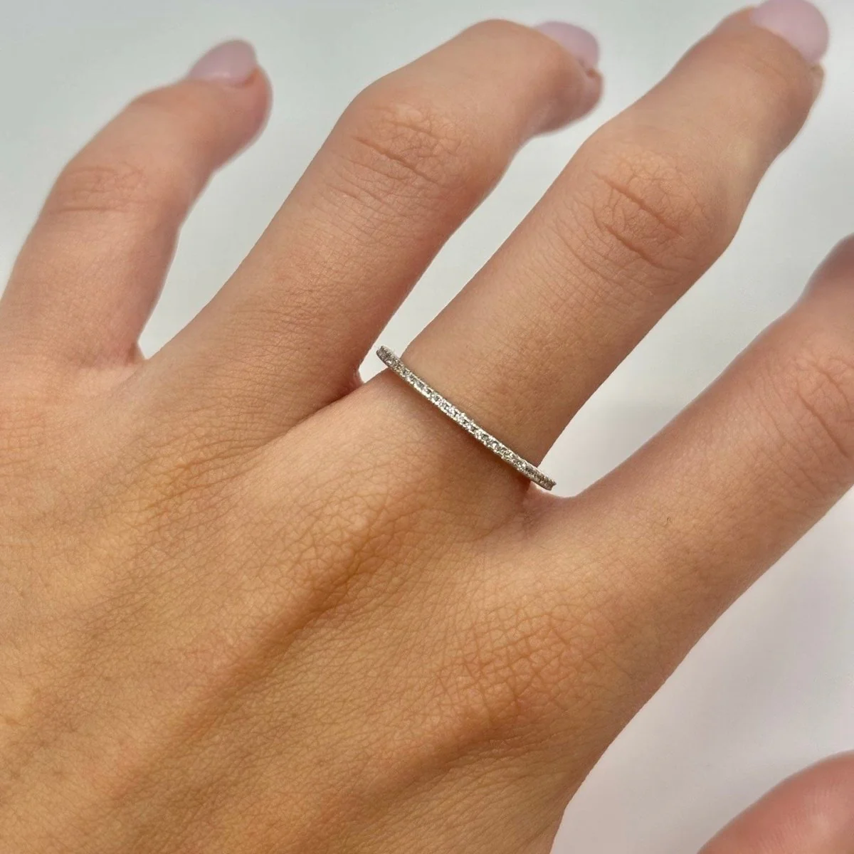 Bague Alliance en or blanc et diamants - Image 2