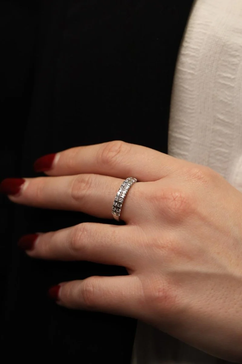 Bague Alliance en or blanc et diamants - Image 7