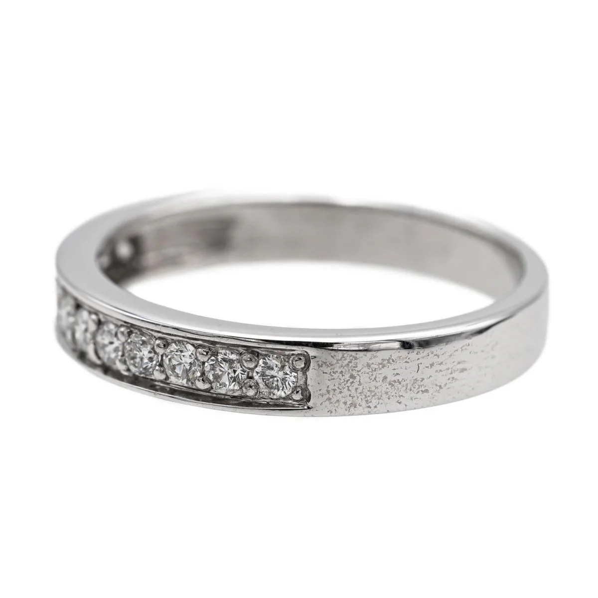 Bague Demi-Alliance en or blanc et diamants - Image 5