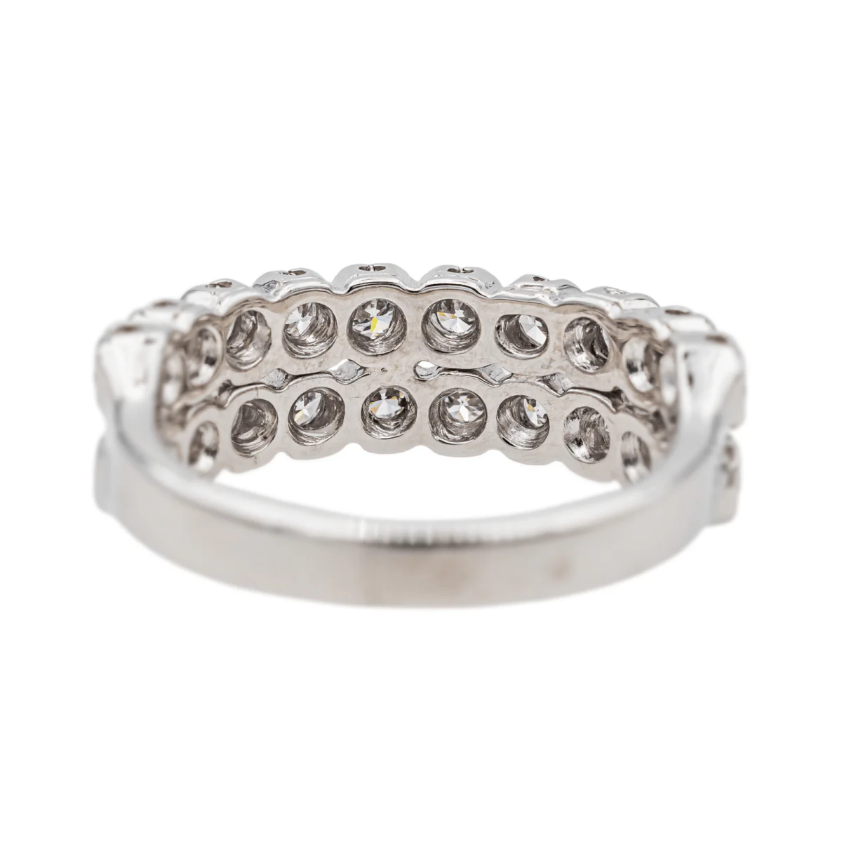 Bague Demi-Alliance en or blanc, platine et diamants - Image 5
