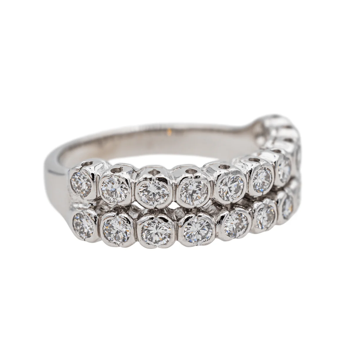 Bague Demi-Alliance en or blanc, platine et diamants - Image 6