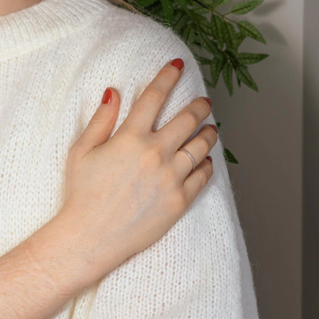 Bague Alliance en or blanc et diamants - Image 2