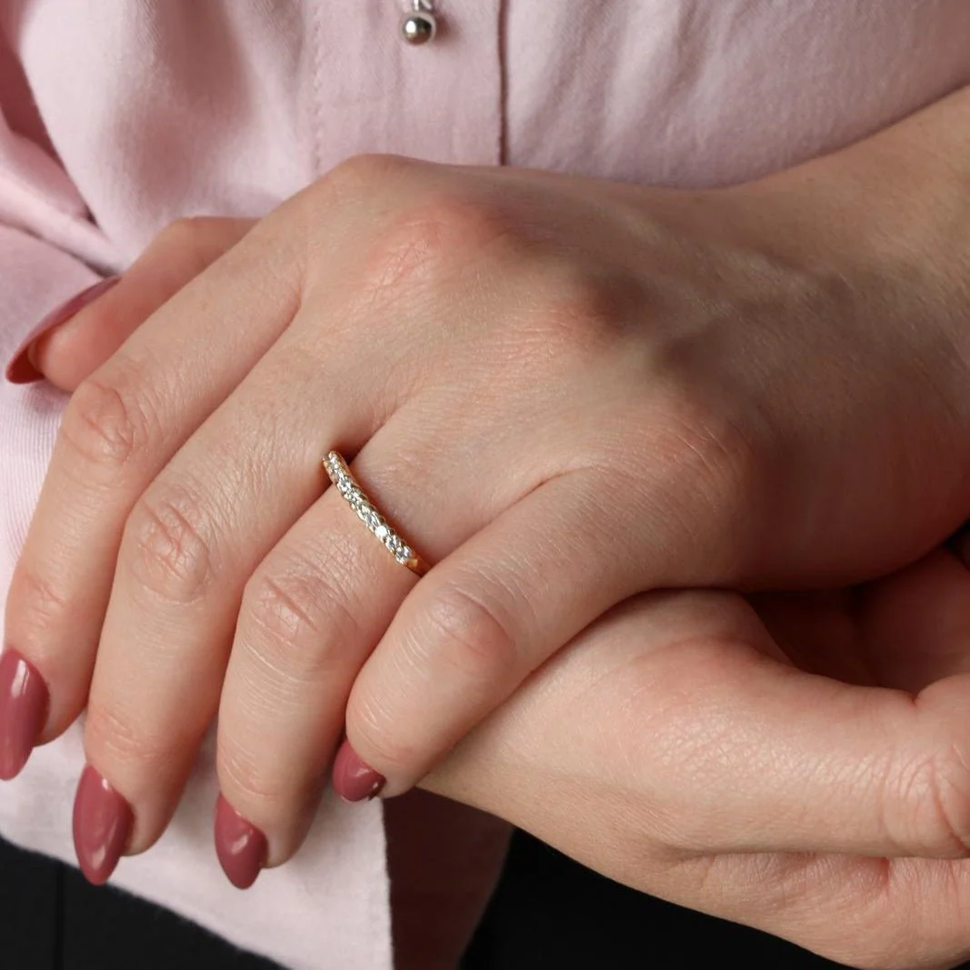 Bague Alliance en or jaune et diamants - Image 2