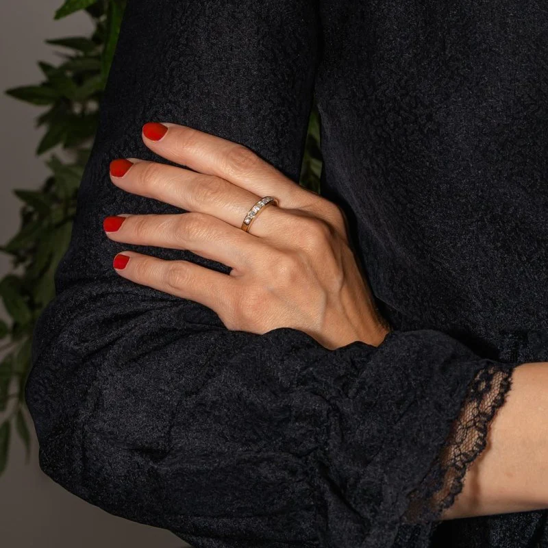 Bague Alliance en or jaune et diamants - Image 2