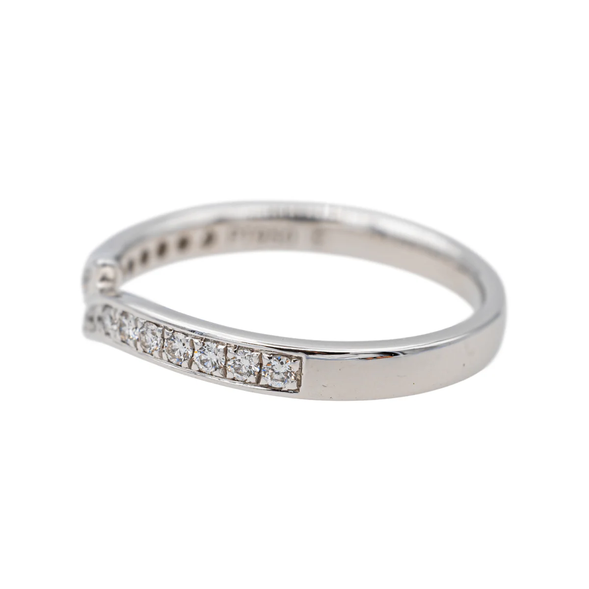 Bague Demi alliance en platine et diamant - Image 4