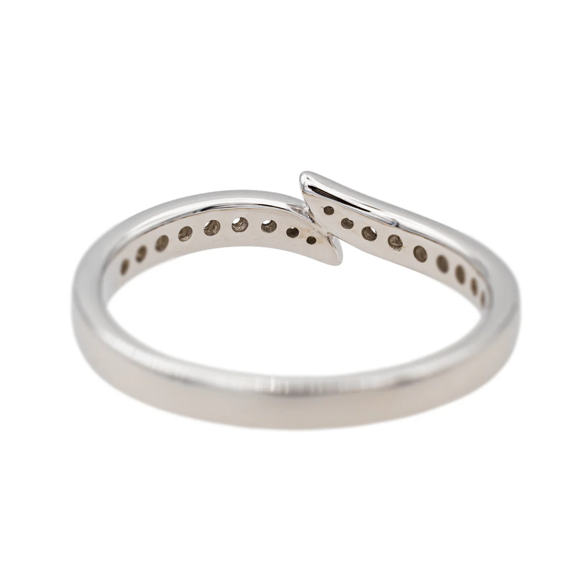 Bague Demi alliance en platine et diamant - Image 5