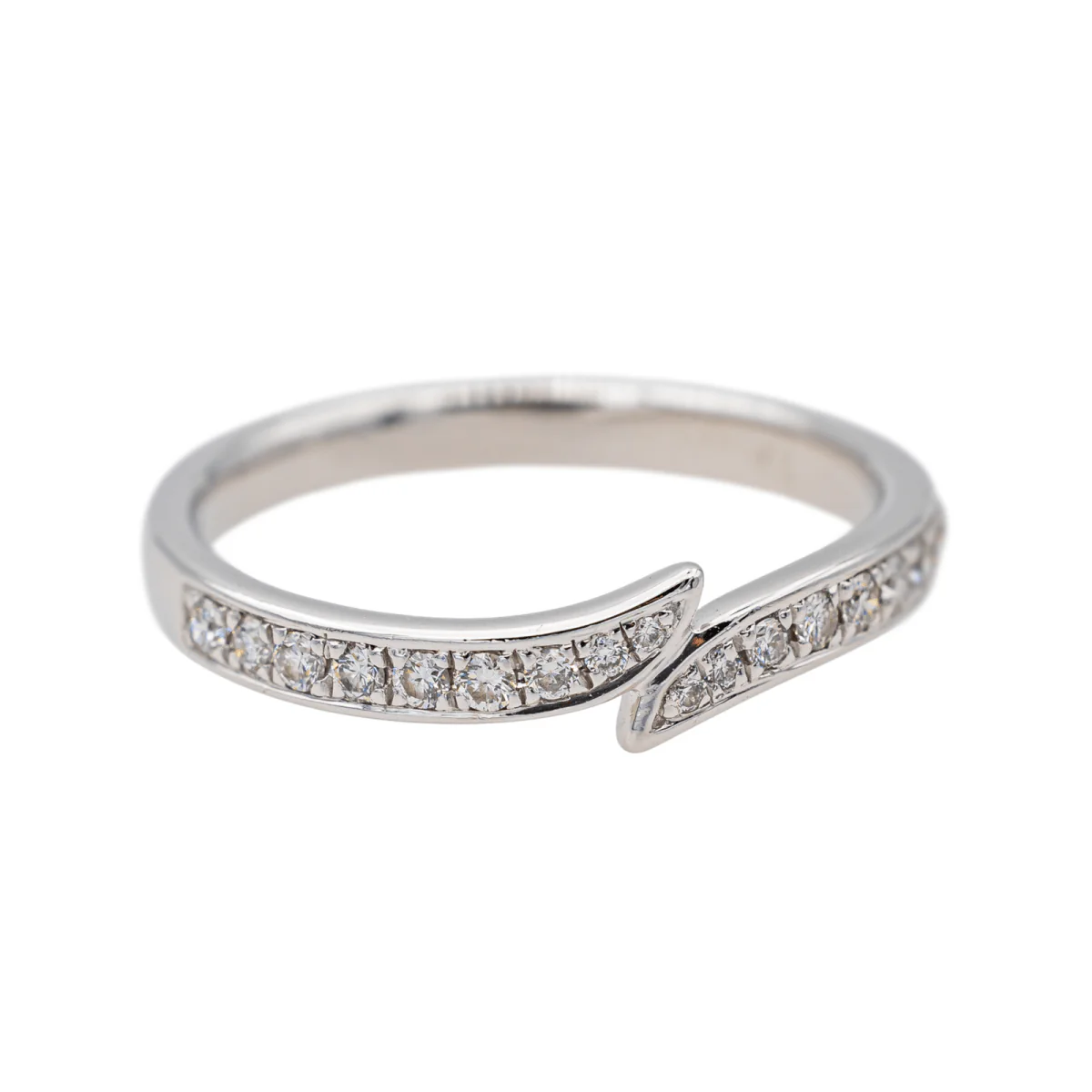 Bague Demi alliance en platine et diamant - Image 6