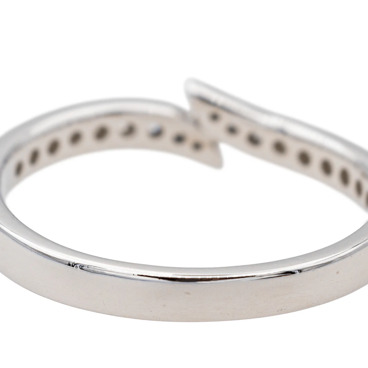 Bague Demi alliance en platine et diamant - Image 7