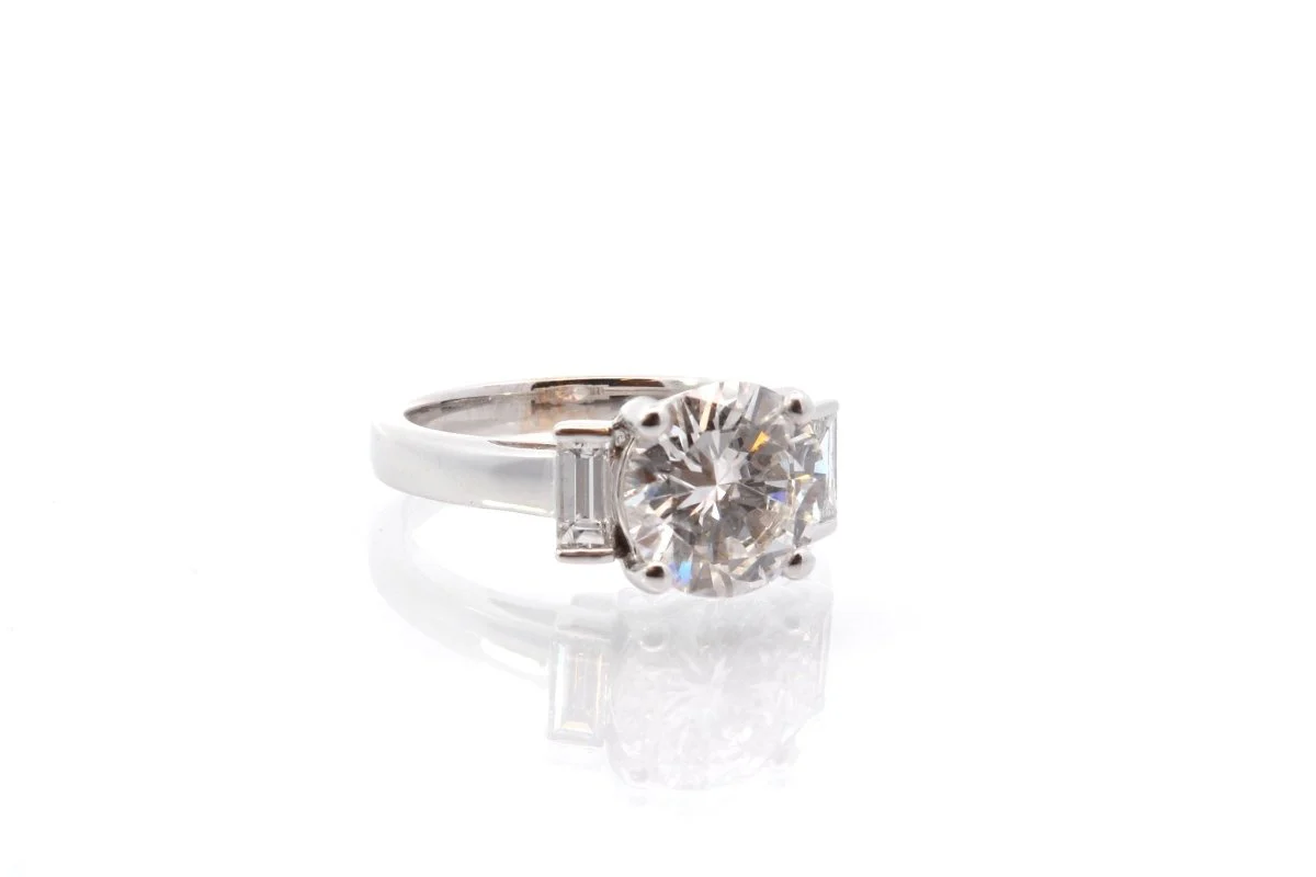 Bague solitaire en or blanc et diamants - Image 4