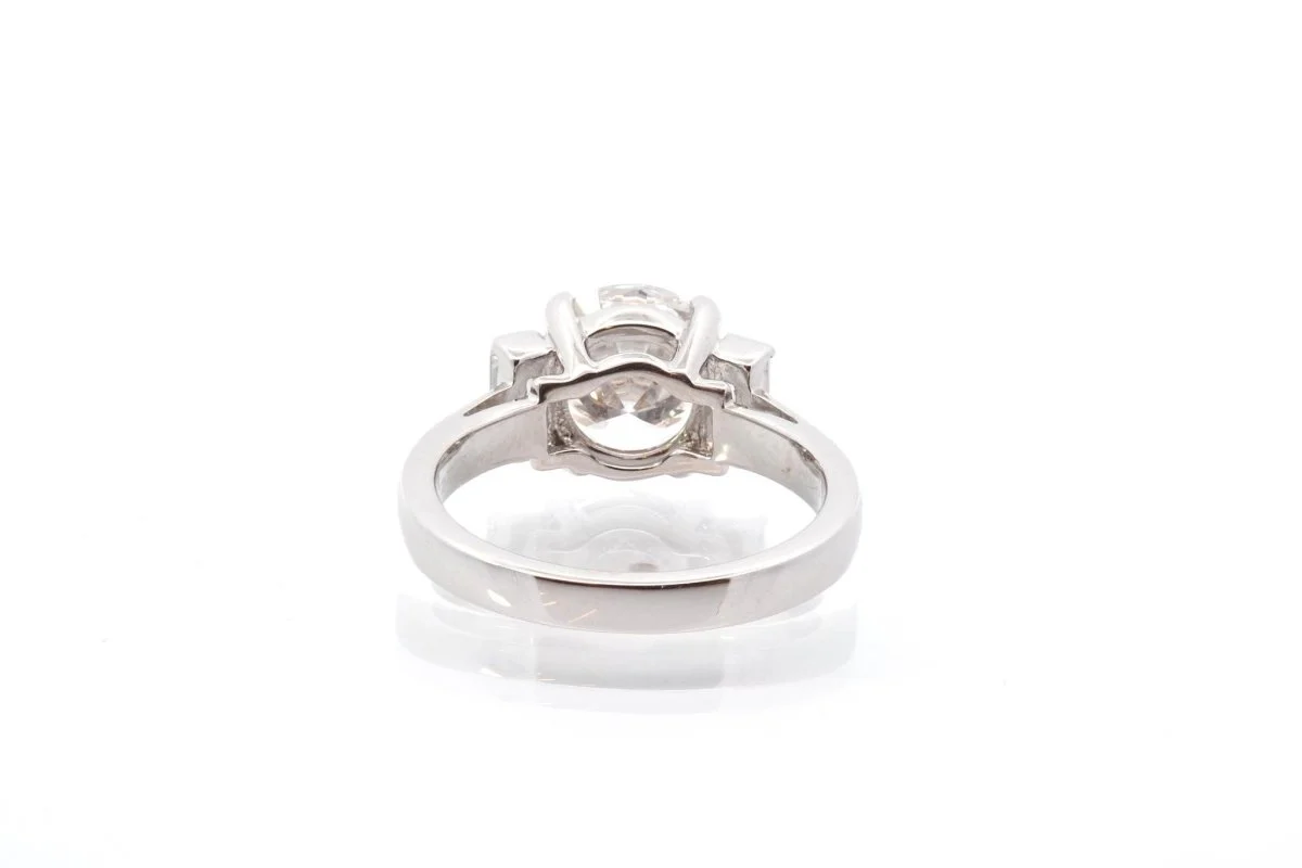 Bague solitaire en or blanc et diamants - Image 5