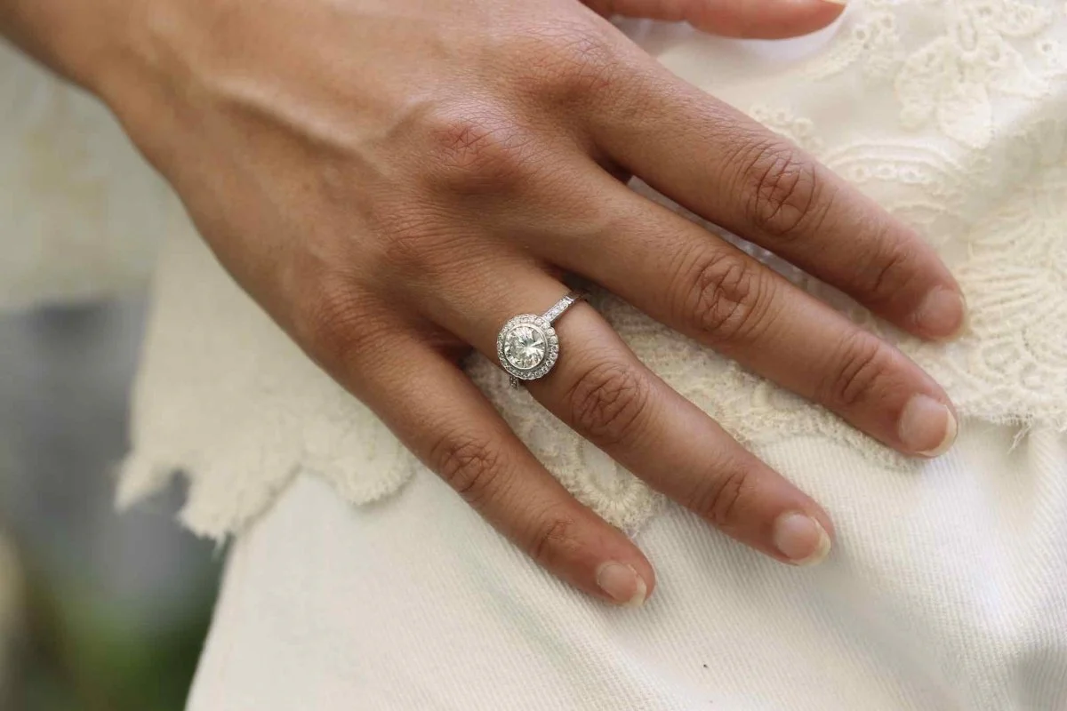 Bague Entourage en platine et diamant - Image 2