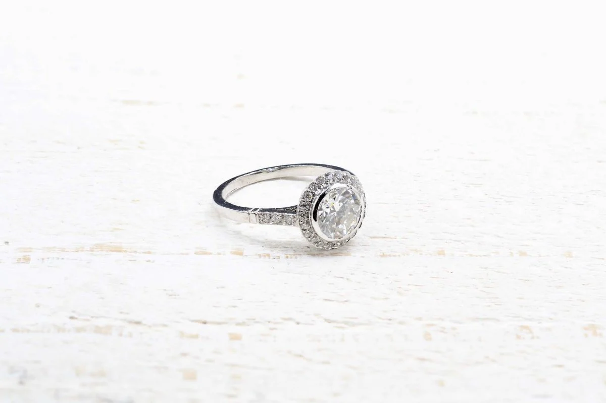 Bague Entourage en platine et diamant - Image 5