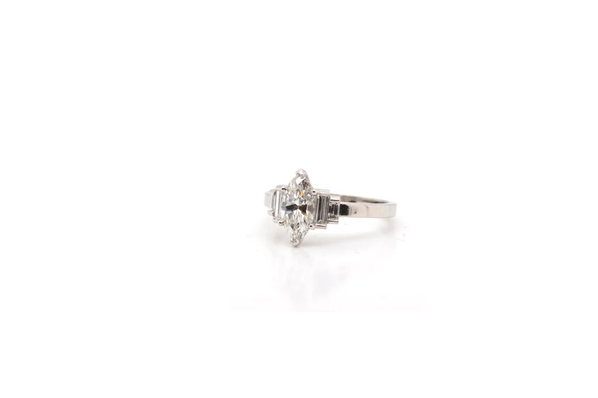 Bague diamant navette et baguettes en platine - Image 3