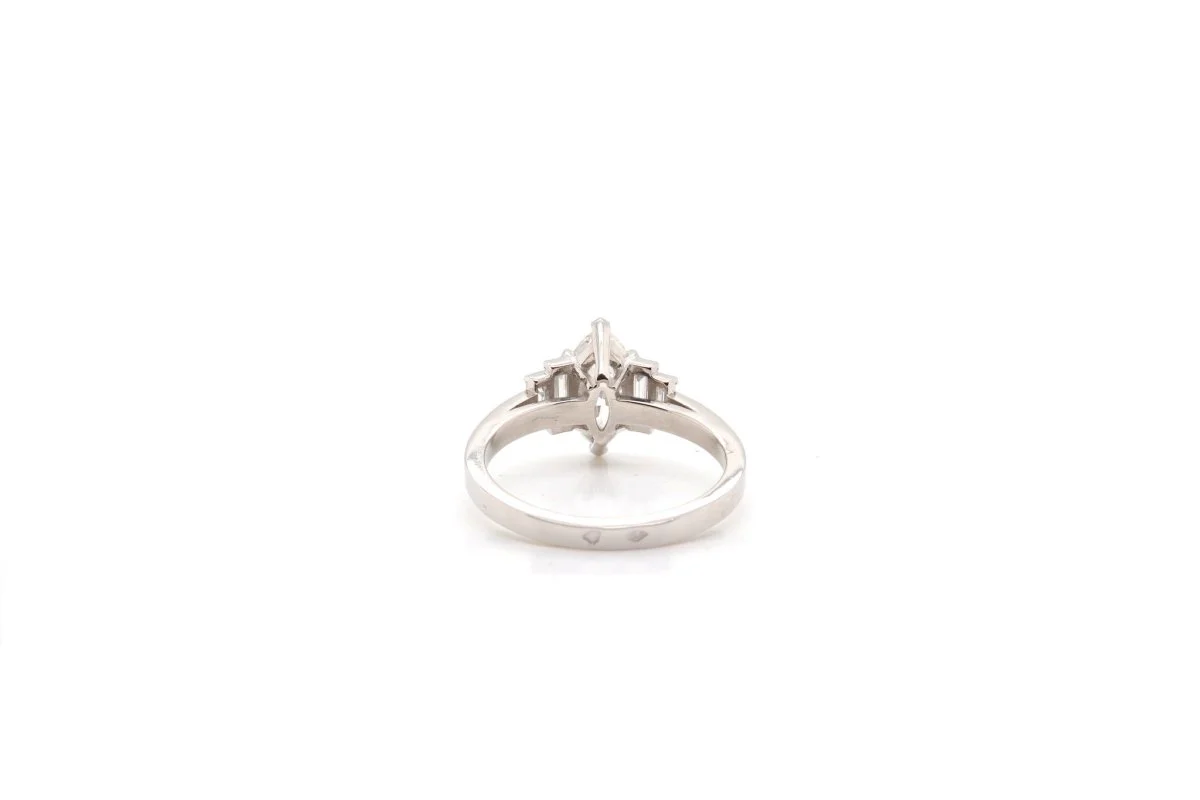 Bague diamant navette et baguettes en platine - Image 5