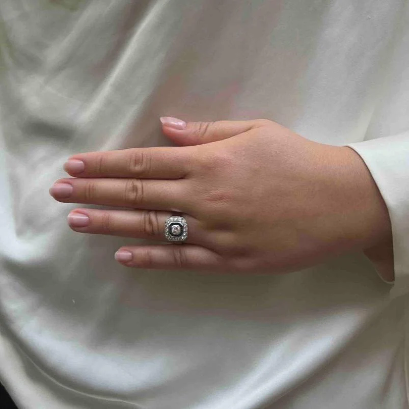 Bague en or blanc, platine, saphirs et diamants - Image 2