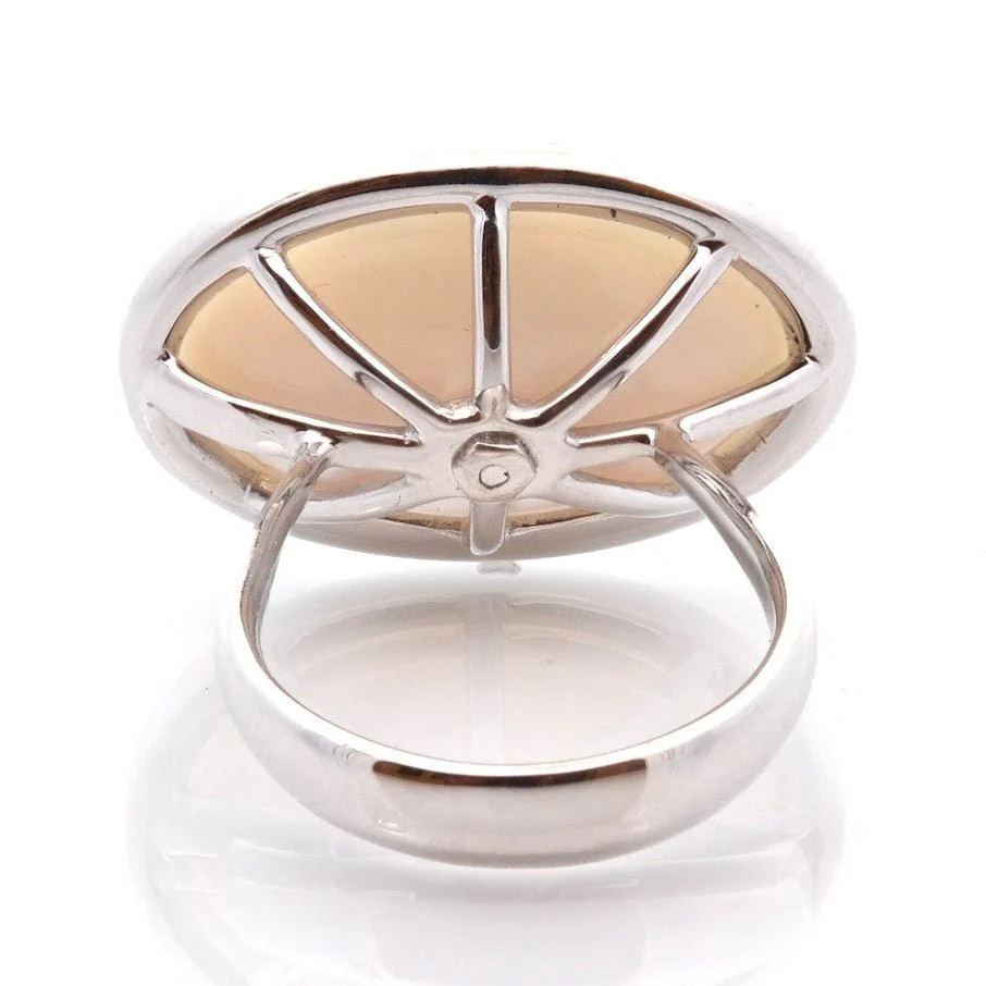 Bague Cocktail or blanc, nacre et diamants - Image 3
