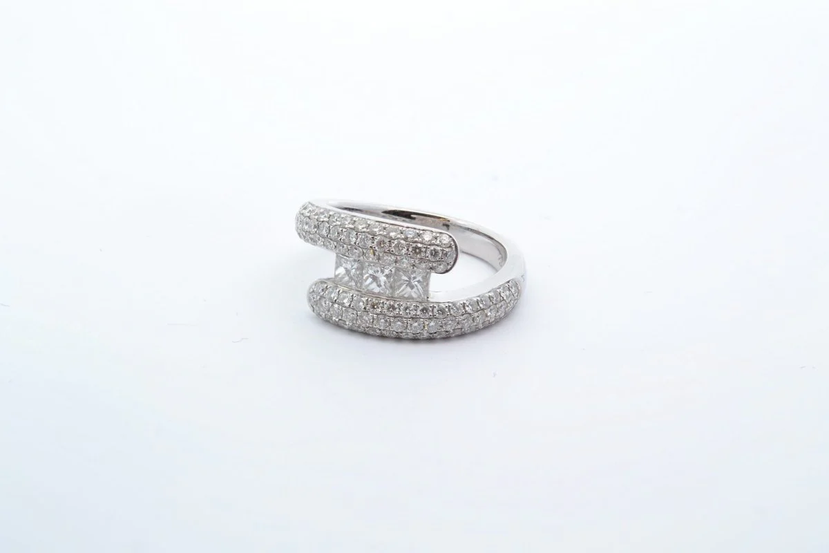 Bague diamants princesse et diamants taille brillant - Image 2