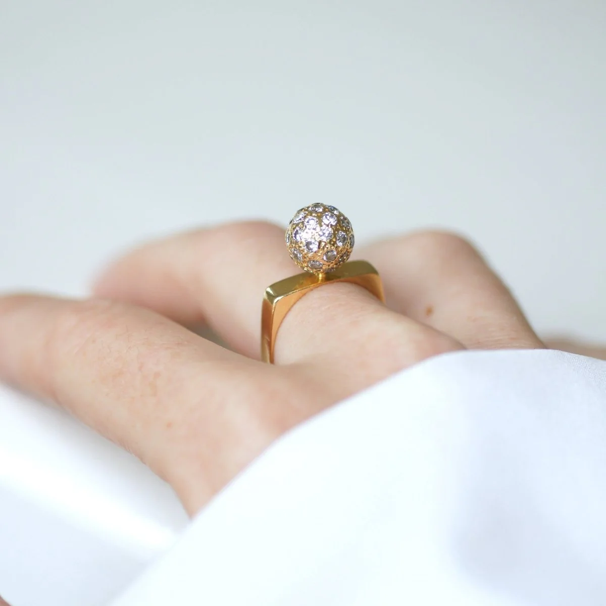 Bague Solitaire DINH VAN en or jaune et diamants - Image 2