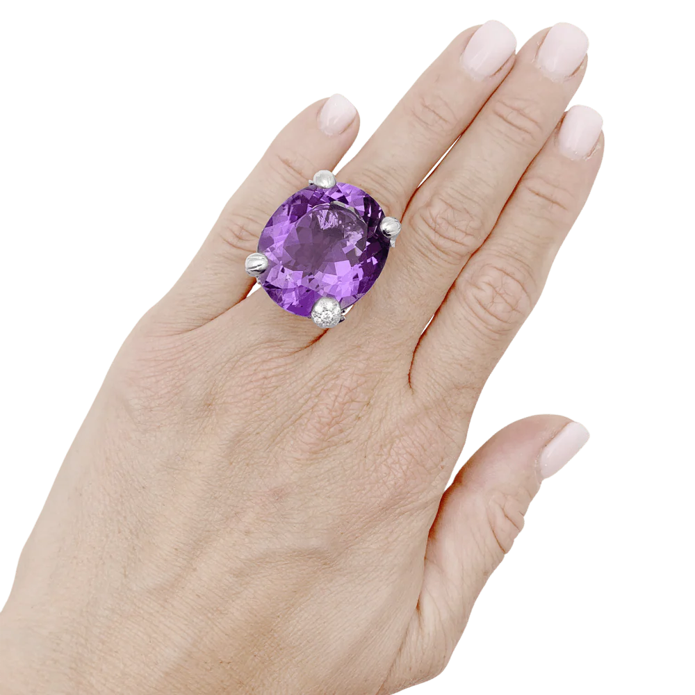 Bague Cocktail DIOR "Miss Dior" en or blanc, améthyste et diamants - Image 2