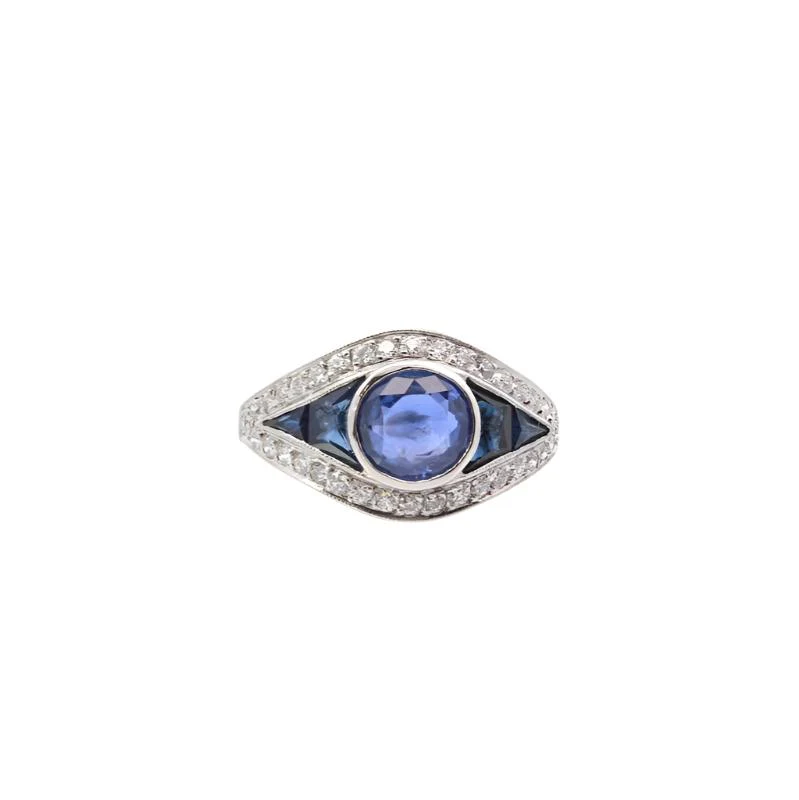 Bague Art Déco en platine, saphir et diamants