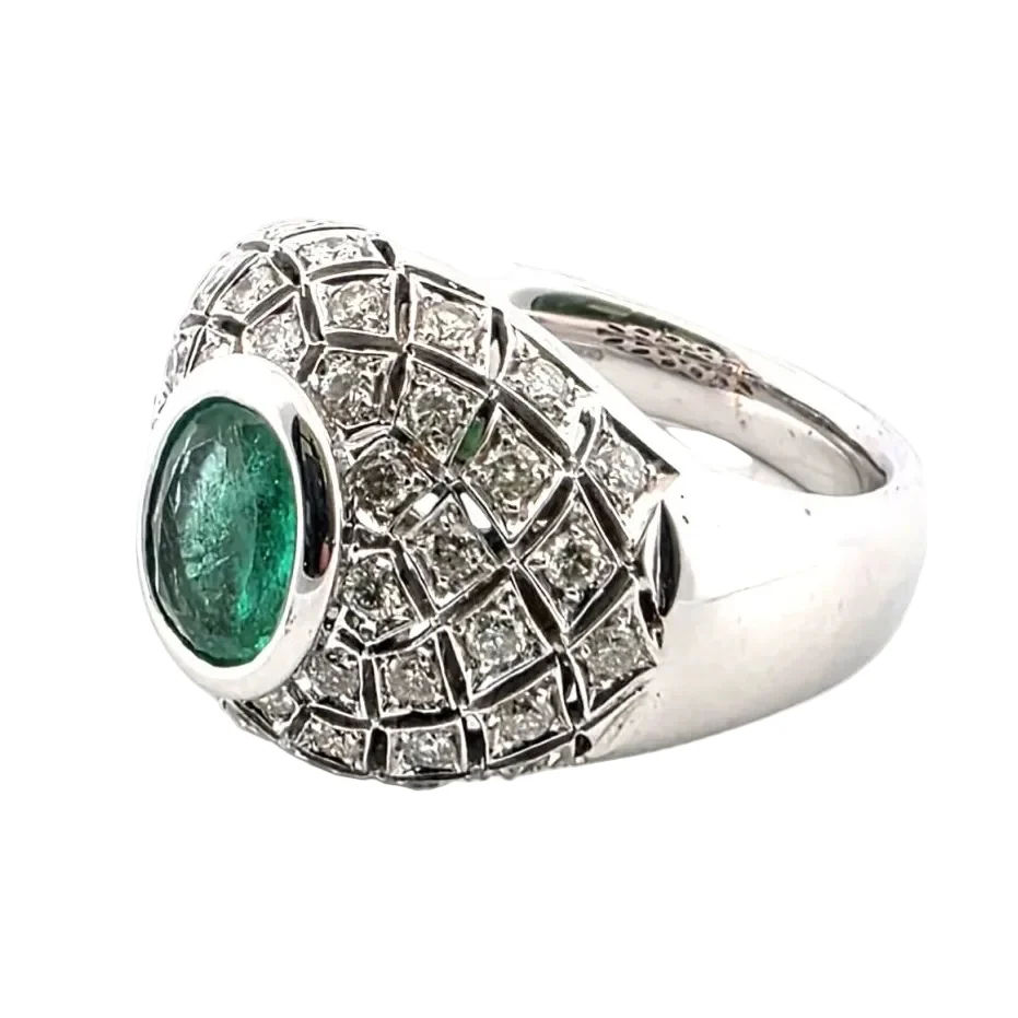 Bague Dôme en or blanc, émeraude et diamants - Image 3