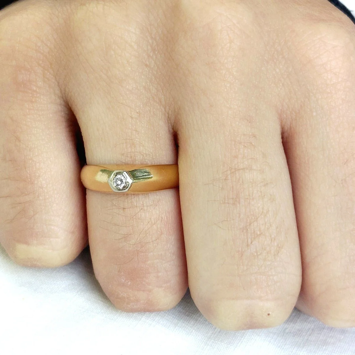 Bague Dôme en or jaune 18 carats et diamant - Image 2