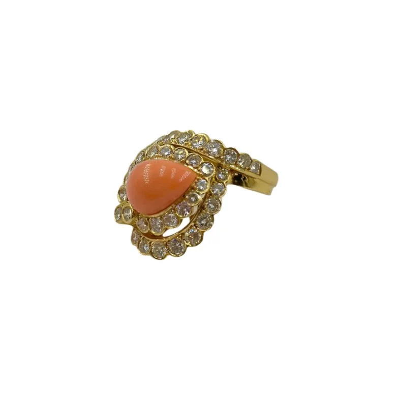 Bague Dôme en or jaune, corail et diamants