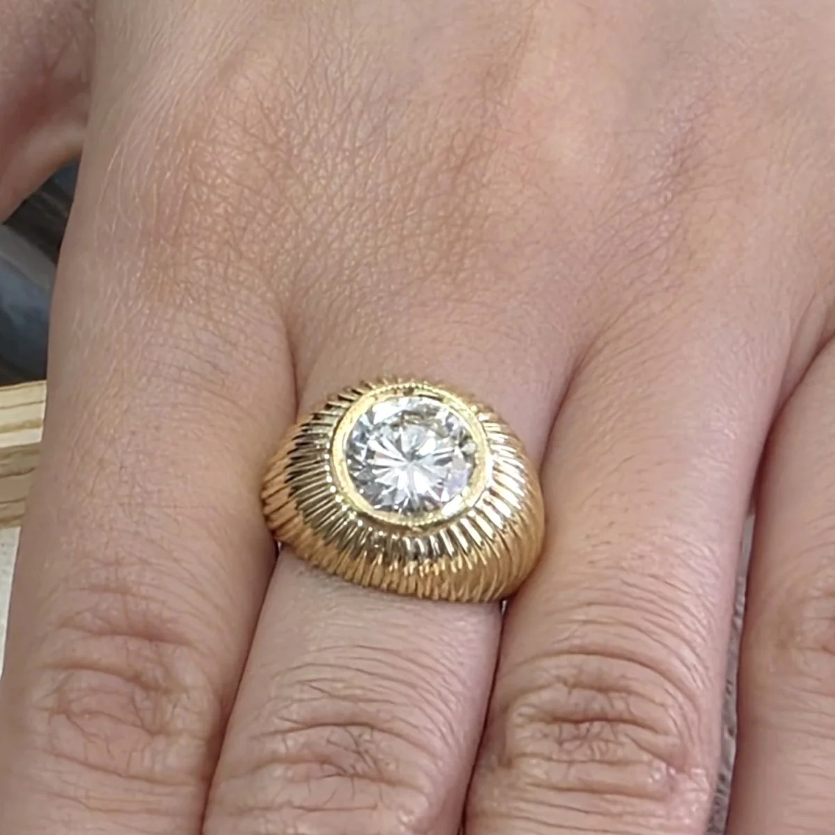 Bague Dôme en or jaune et diamant - Image 2