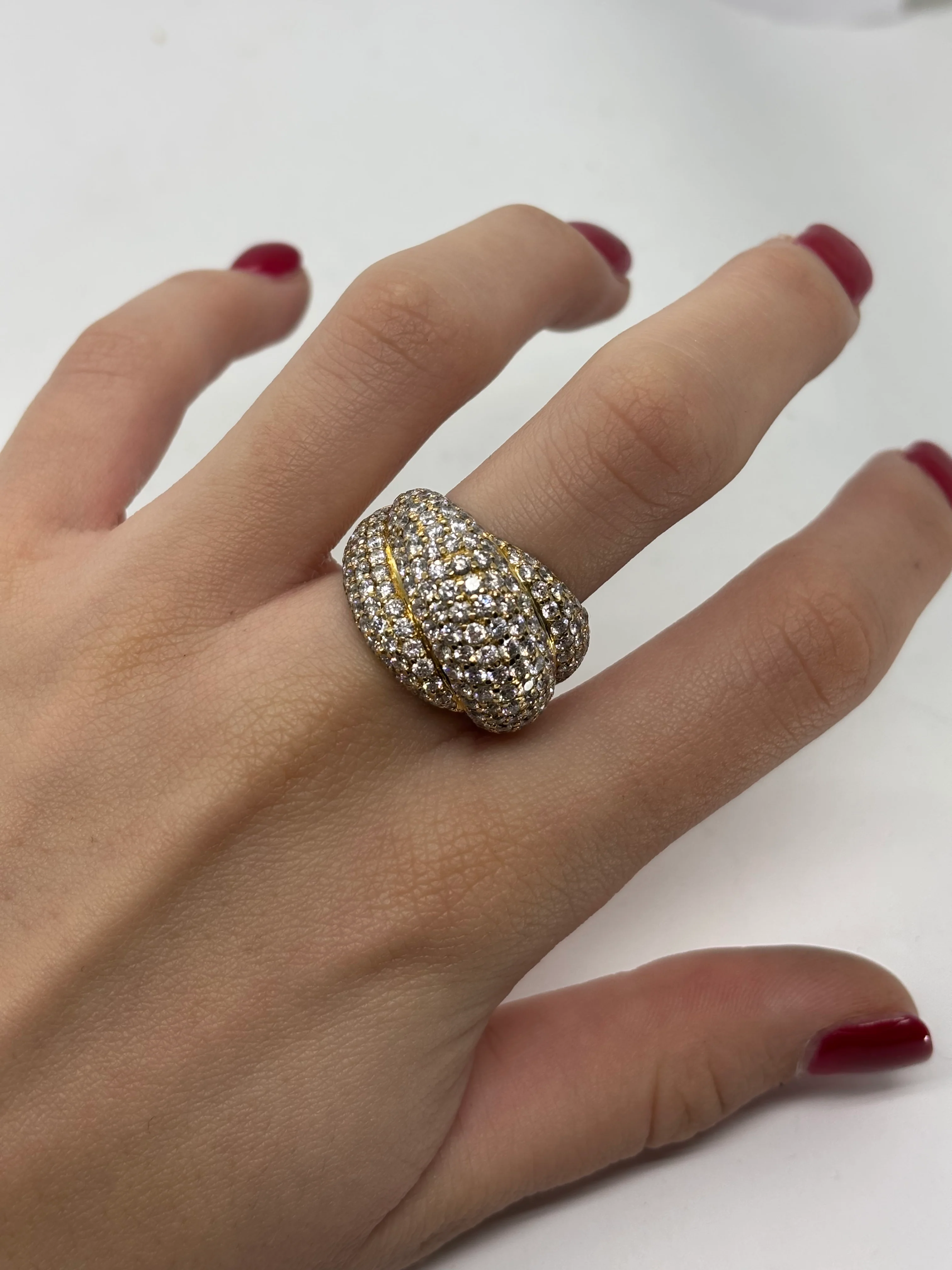 Bague Dôme en or jaune et diamants - Image 2