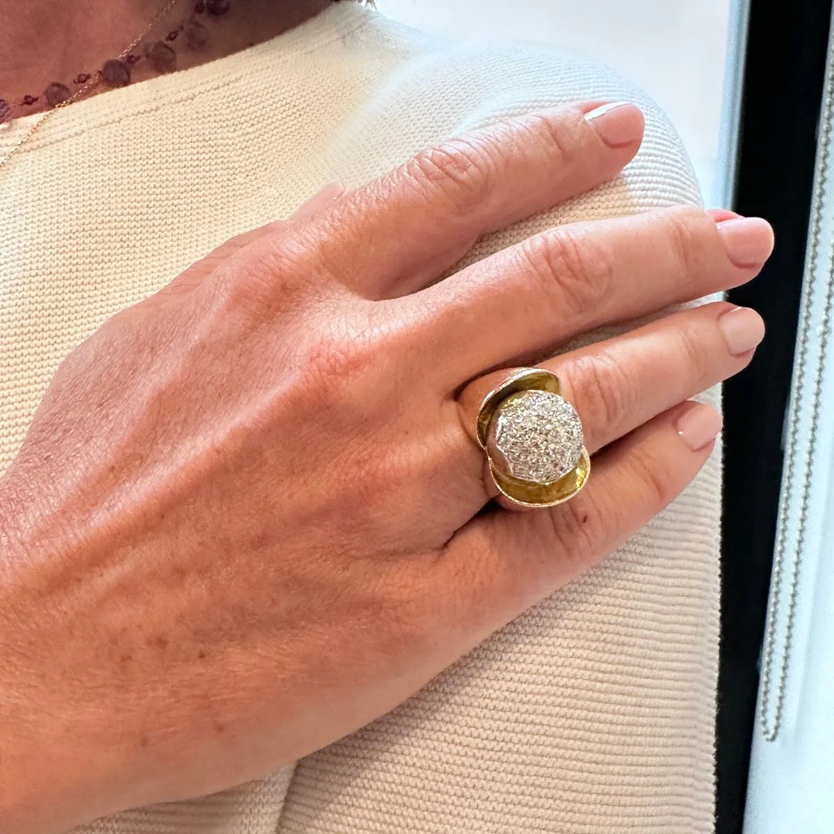 Bague Dôme en or jaune et diamants - Image 2