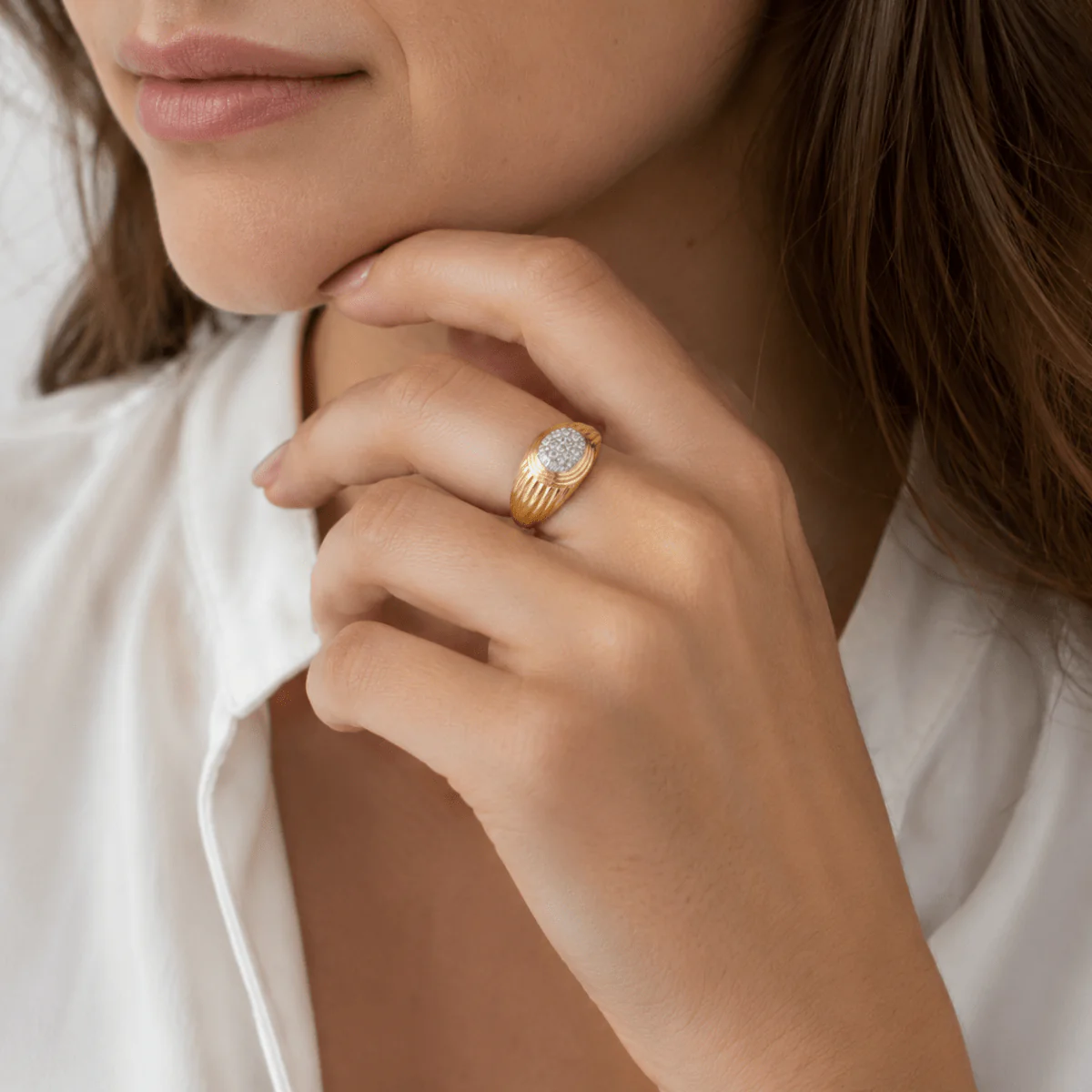 Bague Dôme en or jaune et diamants - Image 2