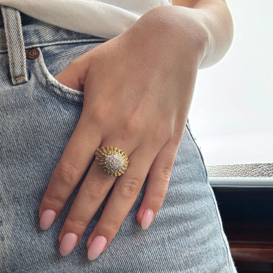 Bague Dôme en or jaune tressé et diamants - Image 2