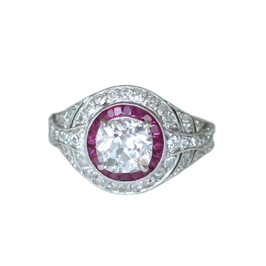 Bague Dôme en platine, rubis et diamants