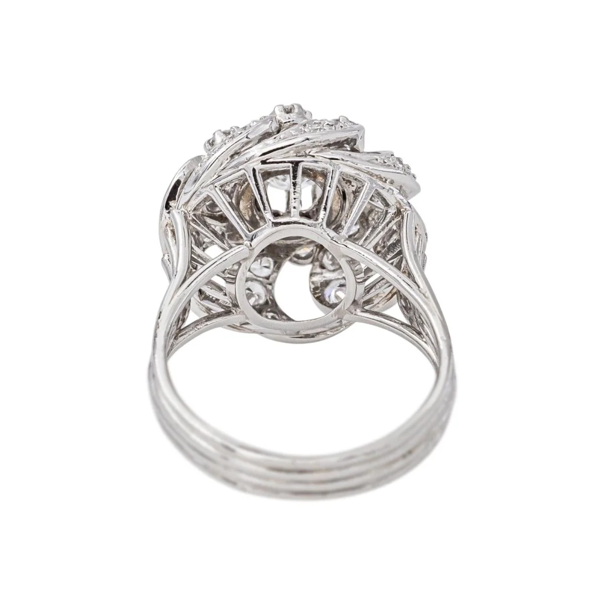 Bague Dôme en platine et diamants - Image 5