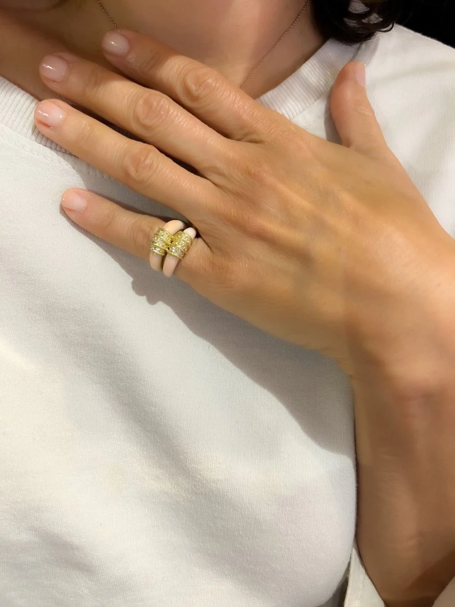 Bague double anneaux en corail peau d'ange sur or jaune - Image 9
