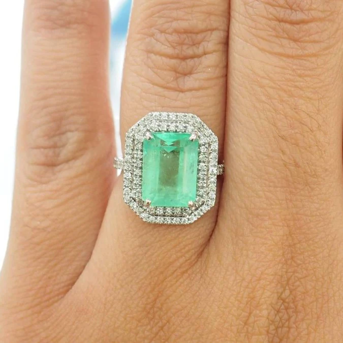 Bague double entourage en or blanc, émeraude de colombie certifiée et diamants - Image 2