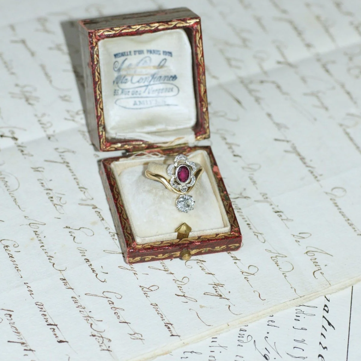 Bague Solitaire en or jaune, platine, rubis, et diamants - Image 12