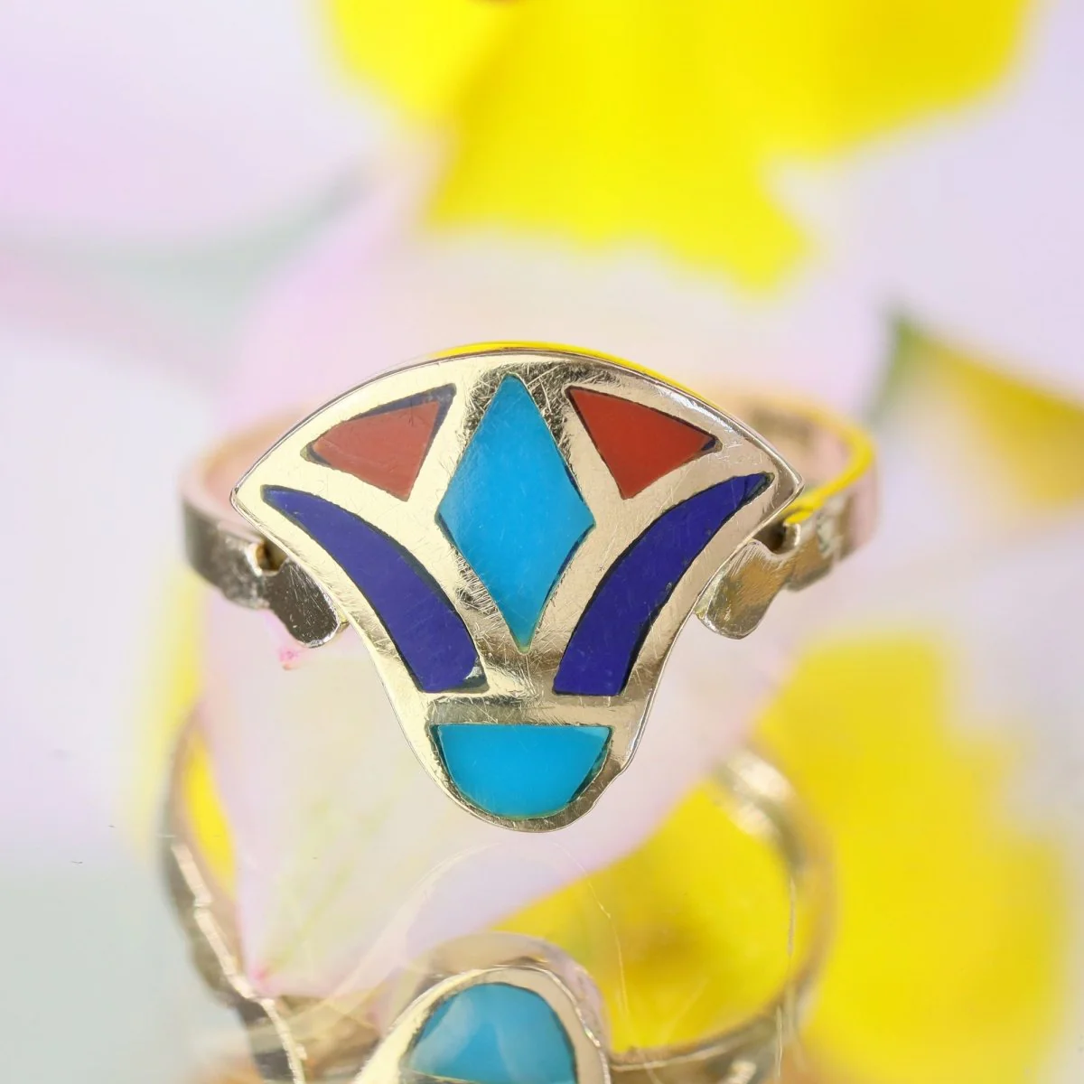 Bague égyptienne en or jaune et émail - Image 3