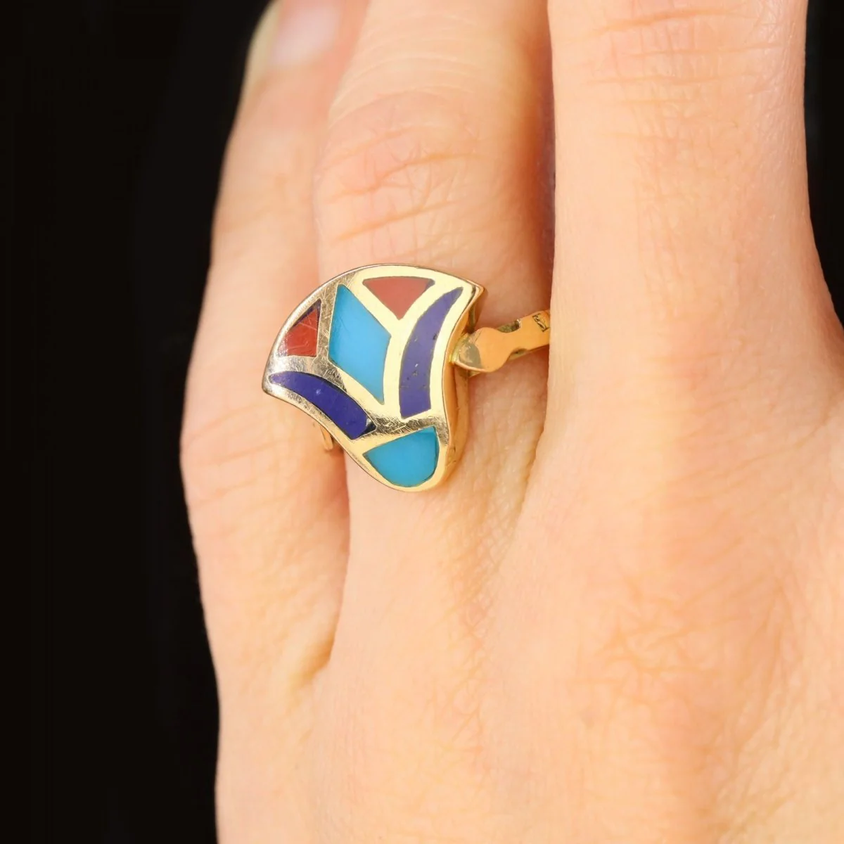 Bague égyptienne en or jaune et émail - Image 9