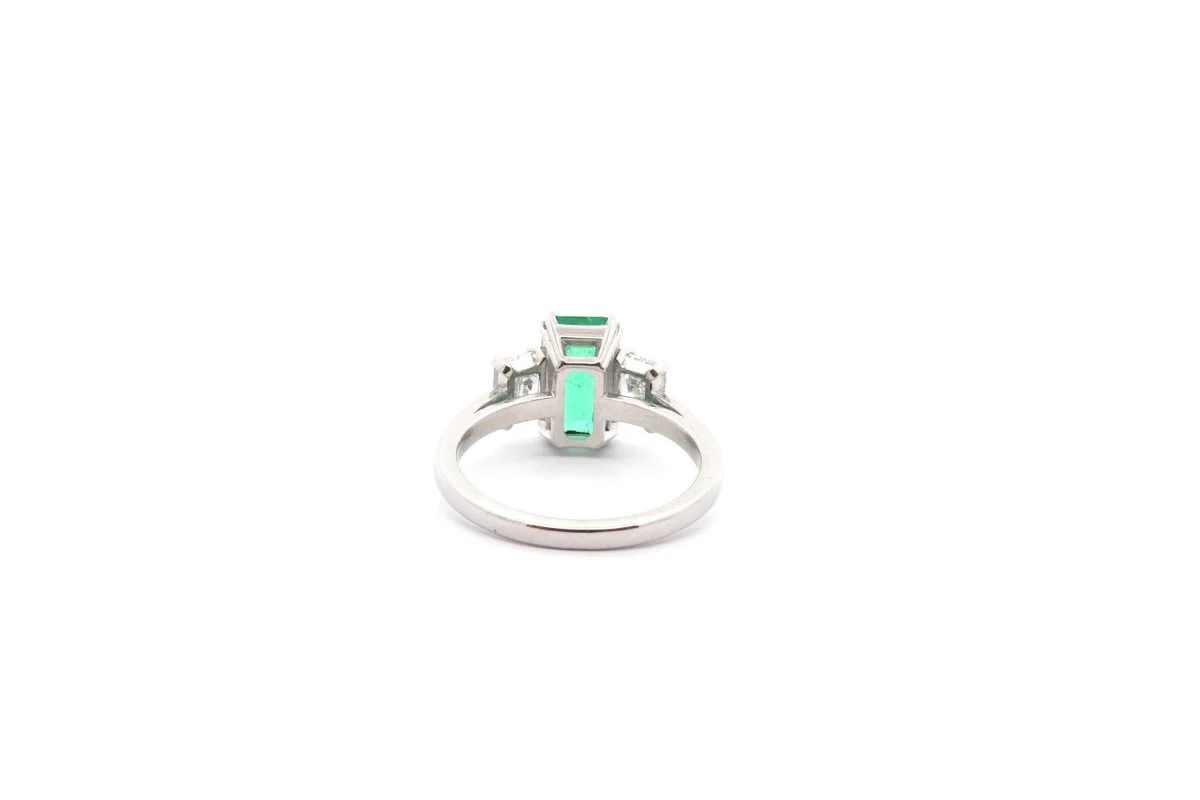 Bague Entourage en platine, émeraude et diamant - Image 5