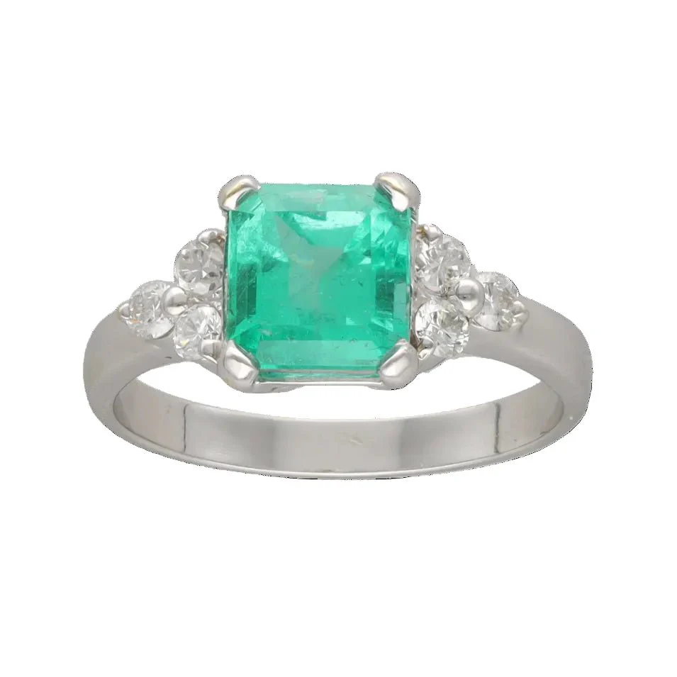 Bague Trilogie en or blanc, émeraude et diamants