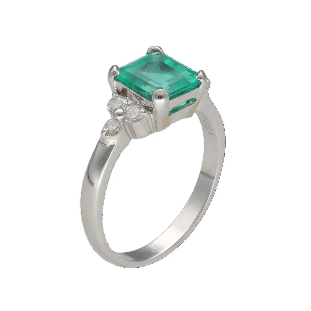 Bague Trilogie en or blanc, émeraude et diamants - Image 2