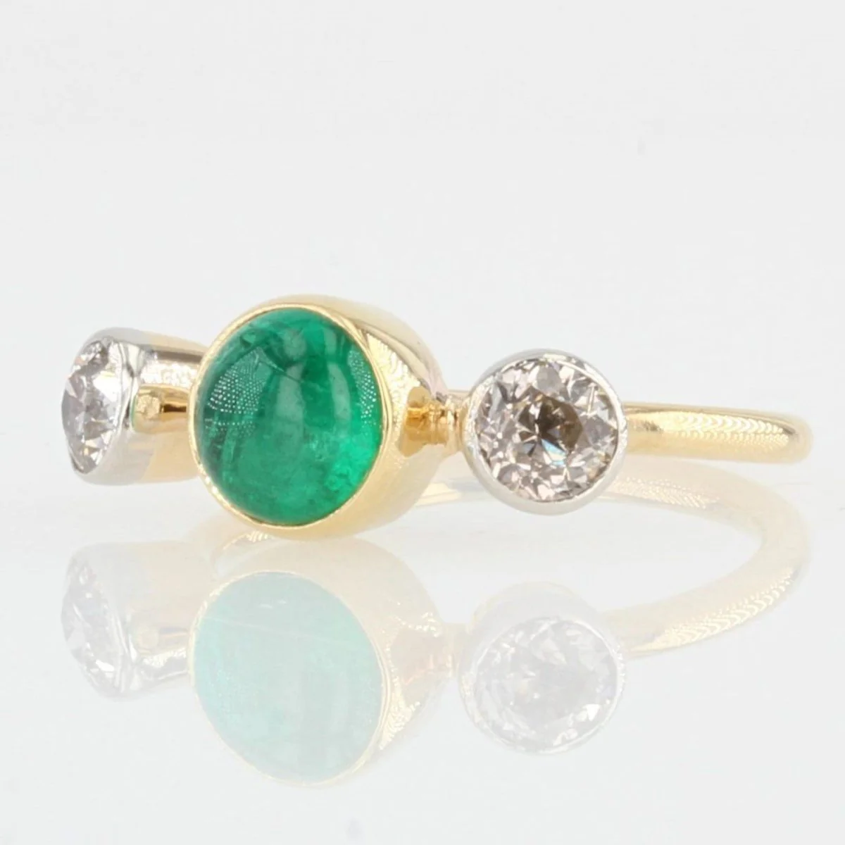 Bague Trilogie en or jaune, émeraude et diamants - Image 3