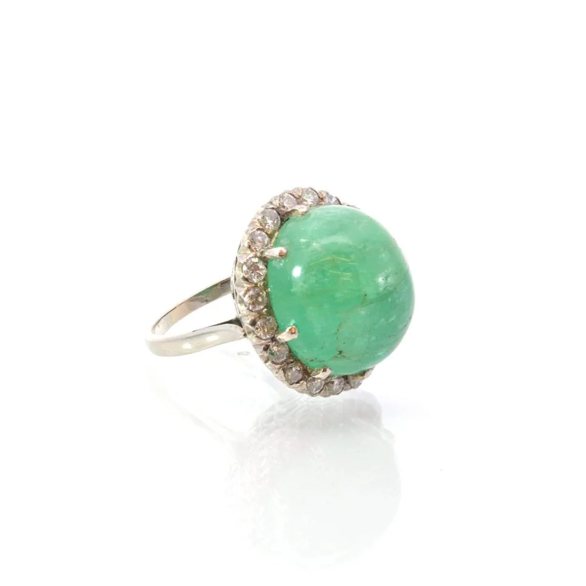 Bague Cocktail en or blanc, émeraude et diamants - Image 4